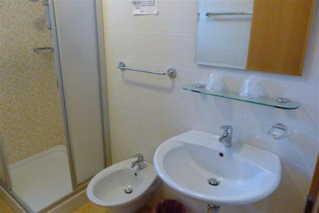 Garni Cremona Bed and Breakfast Brixen Rum bild