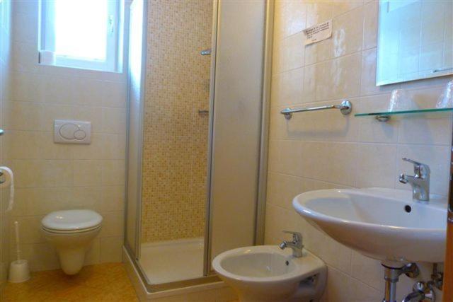 Garni Cremona Bed and Breakfast Brixen Rum bild